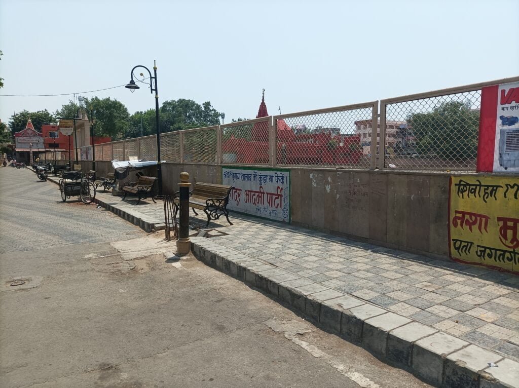 Durgakund Temple Visiter Sitting Clean View scaled