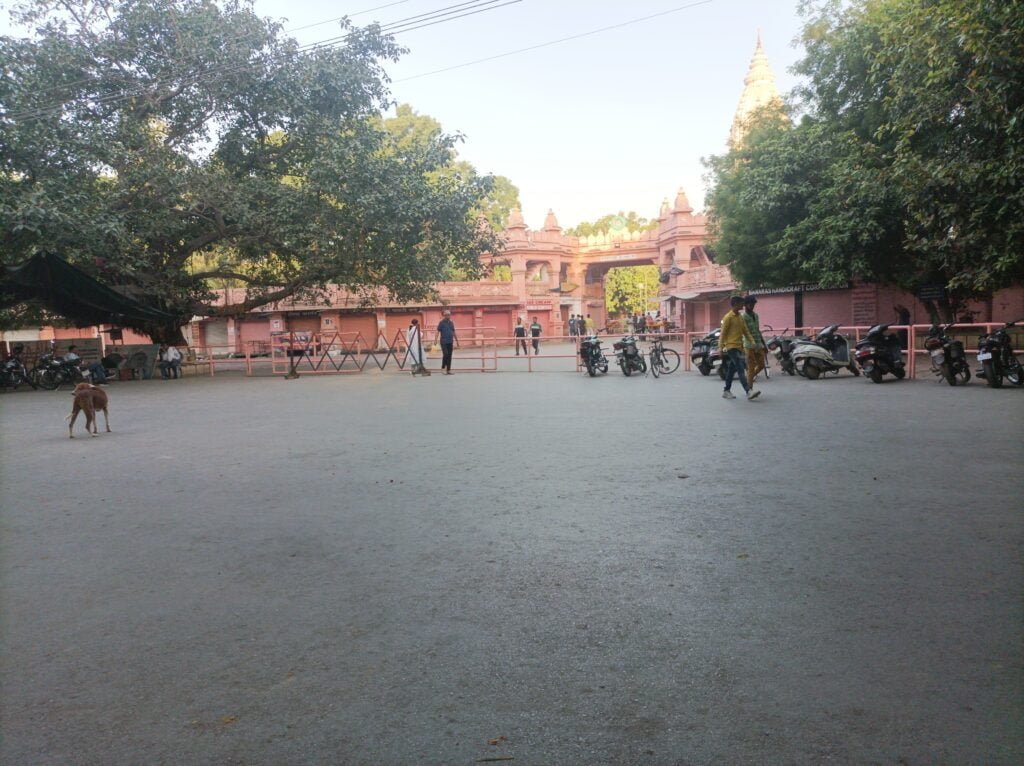 Enough Space for parking Vishwanath Temple BHU Varanasi Best scaled