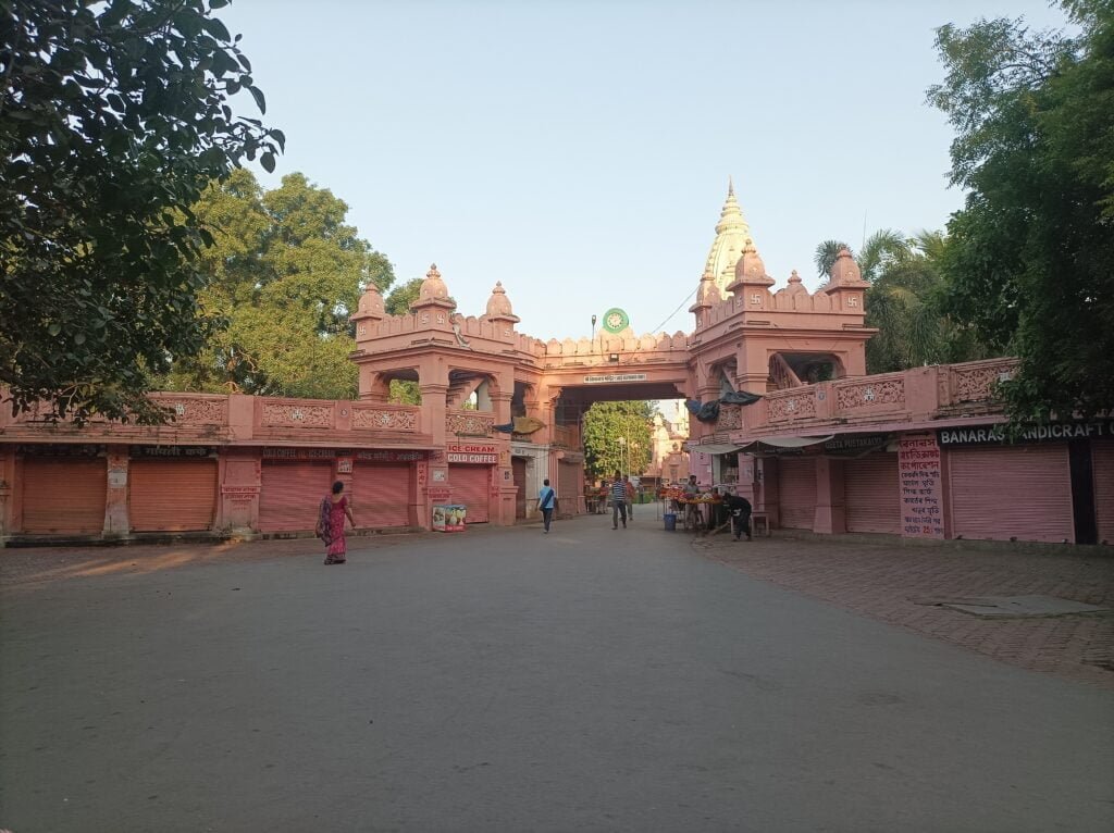 Peaceful environment at Vishwanath Temple Varanasi best scaled