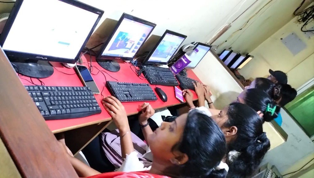 Computer Institute Lab Image Varanasi Best